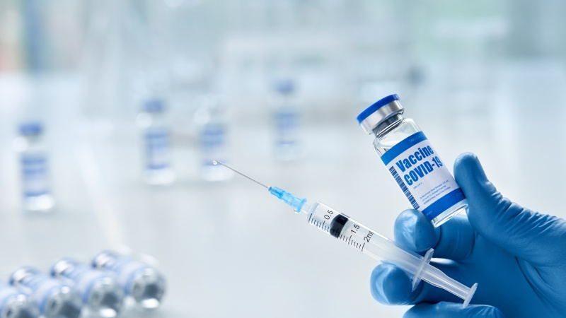 Marea Britanie începe să utilizeze vaccinul Oxford-AstraZeneca!