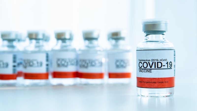 Fiecare adult din Marea Britanie va primi ambele doze de vaccin anti-Covid până în august