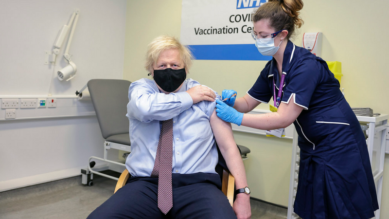 Premierul britanic Johnson a primit prima doză de vaccin AstraZeneca