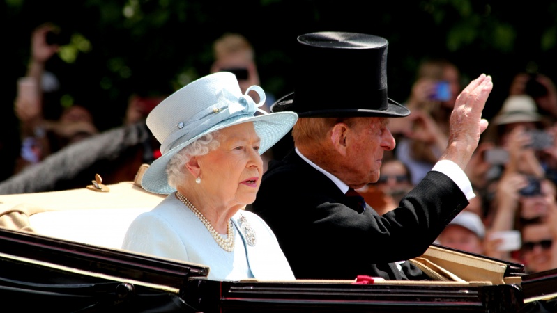 Regina Angliei se reîntoarce la sarcinile regale 
