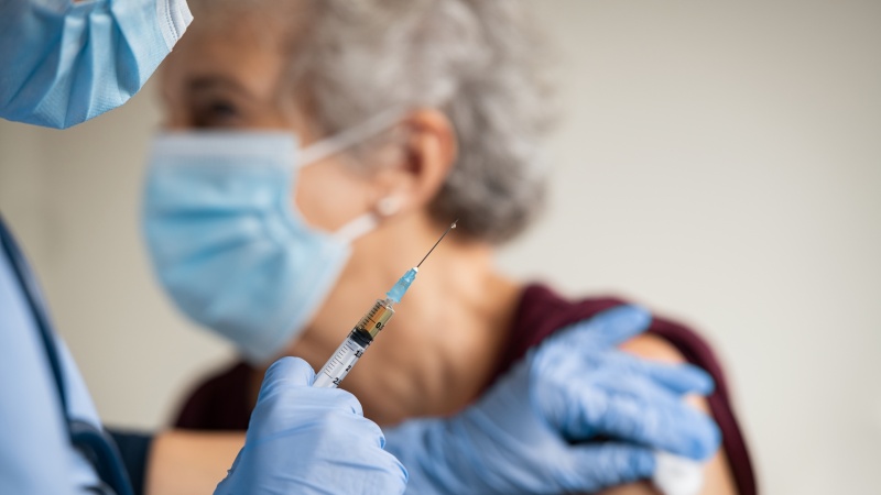 A treia doză de vaccin Covid va fi testată în Marea Britanie!