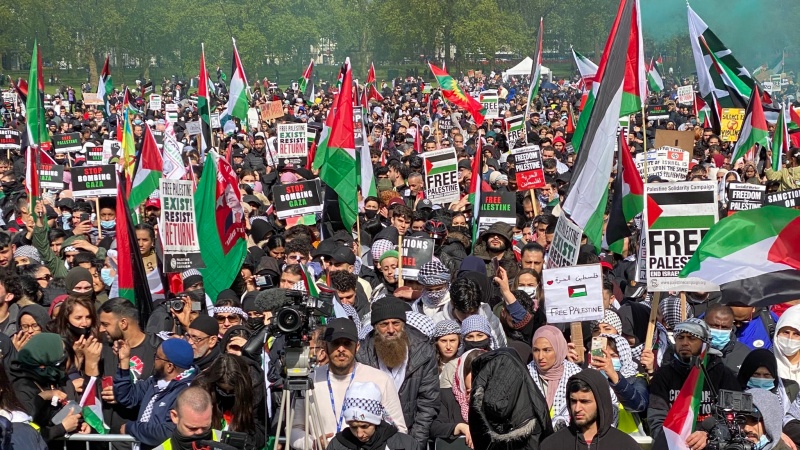 Mii de oameni mărșăluiesc prin Londra în sprijinul palestinienilor!