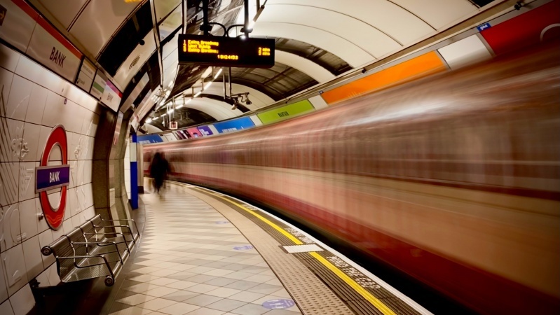 Primarul Londrei – avertisment: se vor purta măștile în metrou după 19 iulie!