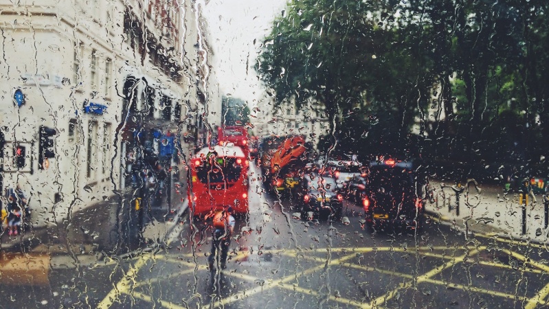 Vremea în Londra: avertismente de furtuni și inundații