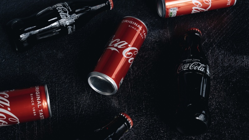 Cutiile și sticlele Coca-Cola sunt pe primul loc la cele mai comune gunoaie cu brand  găsite pe plajele din UK