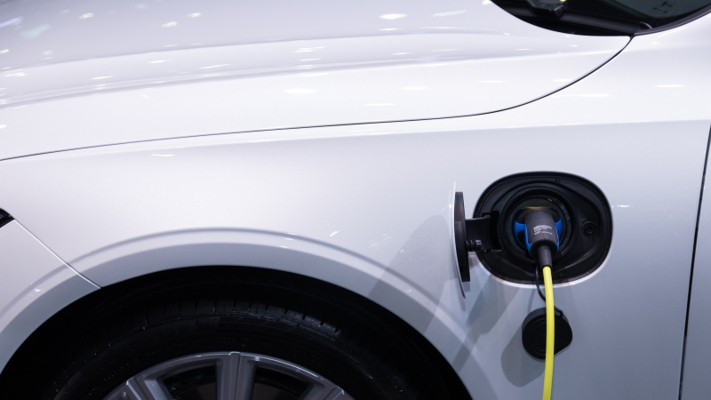Căutările online de mașini electrice cresc cu 1.500% pe fondul crizei de combustibil