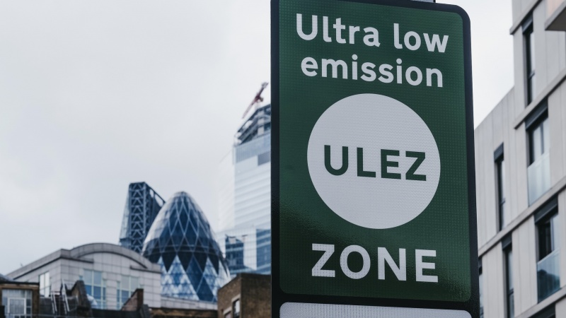 Primarul Londrei îndemnat să introducă o taxă de drum ‘ pay-per-mile’