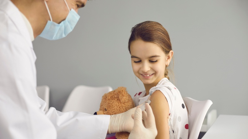 Echipe NHS vor vizita sute de școli săptămâna aceasta pentru a oferi vaccinul Covid!