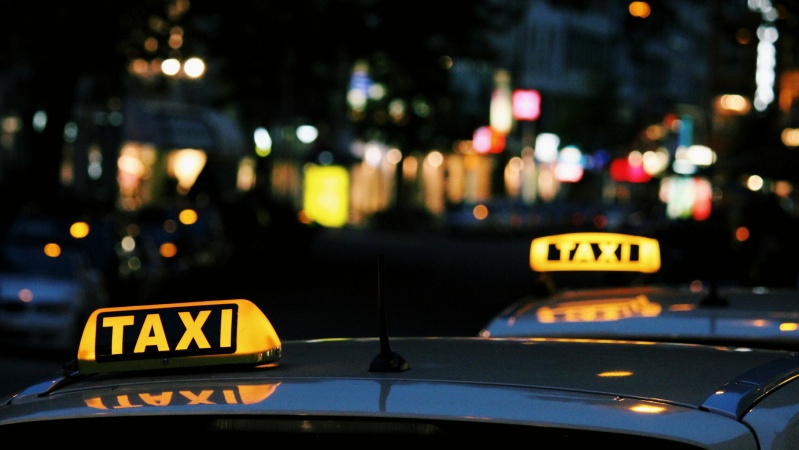 Lipsa șoferilor de taxi din Marea Britanie, o problemă de siguranță publică