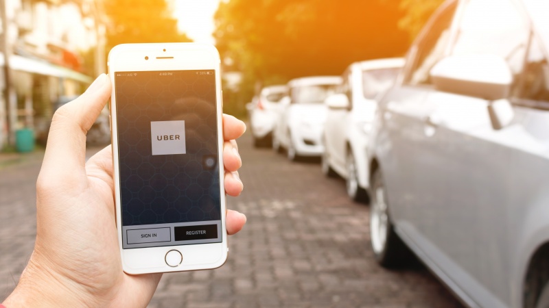Uber Londra crește tarifele pentru… a atrage șoferi