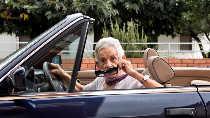 N-o să-ți vină să crezi ce vârstă are cel mai în vârstă șofer din UK!!!