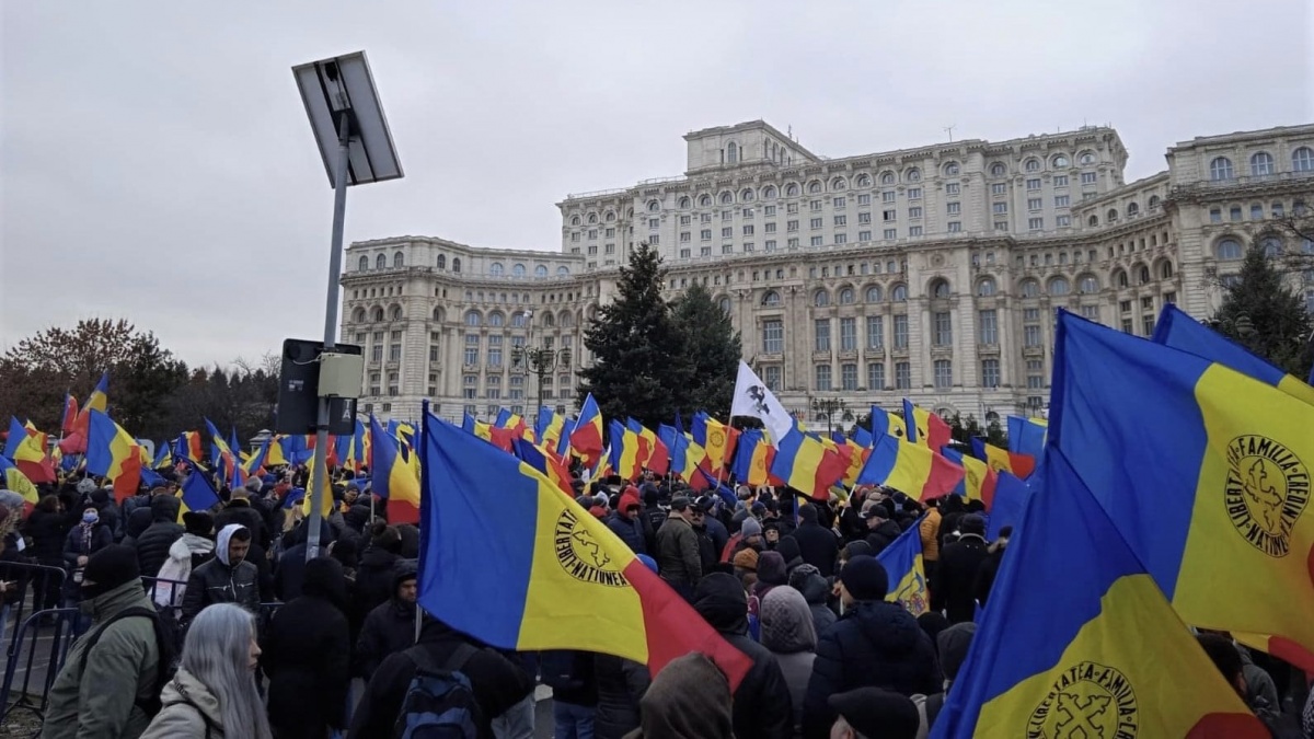 Protestatarii români au încercat să ia cu asalt clădirea parlamentului