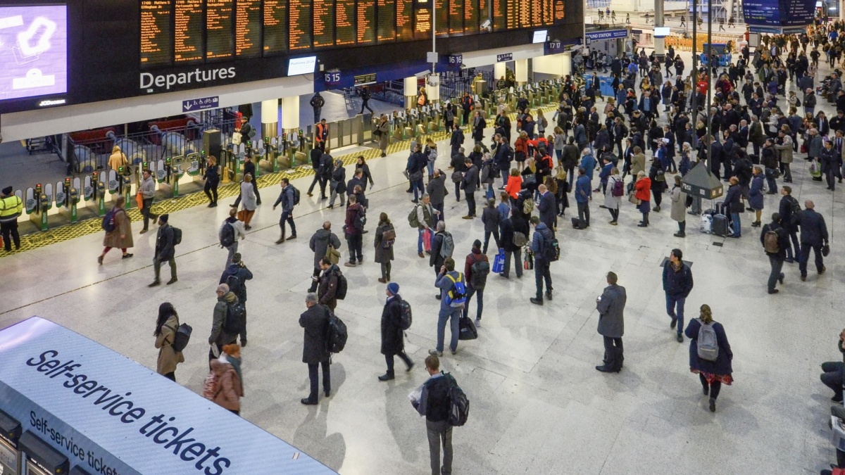 Guvernul vrea să ajute prin oferirea de bilete ieftine de tren in UK