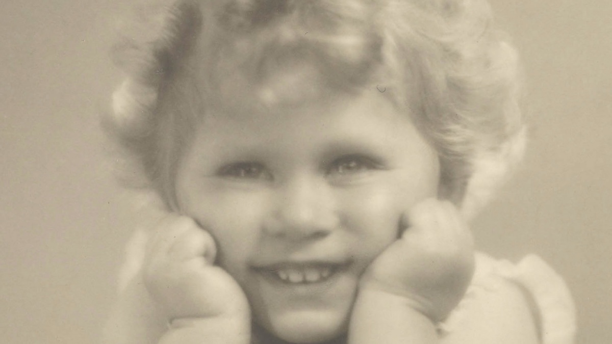 Familia Regală împărtășește fotografia Reginei din copilărie