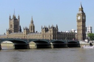 Parlamentarul britanic amator de filme porno ”la muncă”, și-a dat demisia