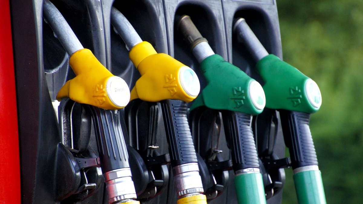 Prețurile benzinei au atins recordul de 180,7p în UK