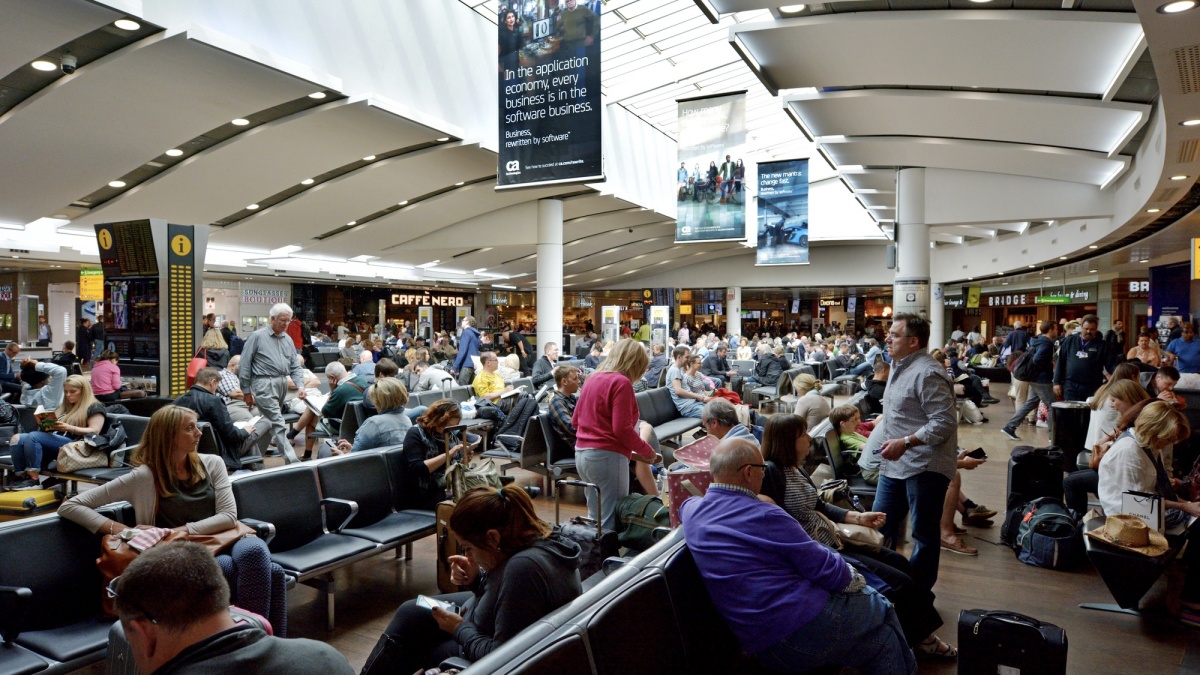 Heathrow cere companiilor aeriene să anuleze 10% din zboruri