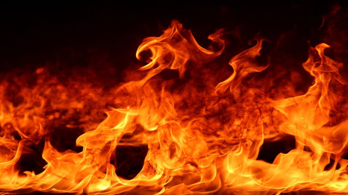 Incendiu la Bedford: Cel puțin o persoană a murit după explozia de gaz