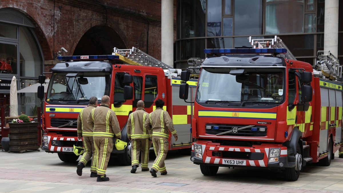 Pompierii din UK vor vota dacă vor face sau nu grevă