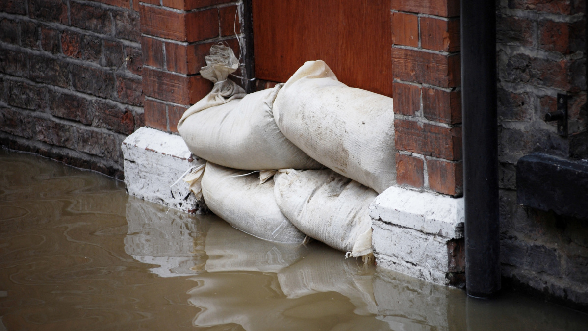 Avertismente de inundații în vigoare în Anglia și Țara Galilor