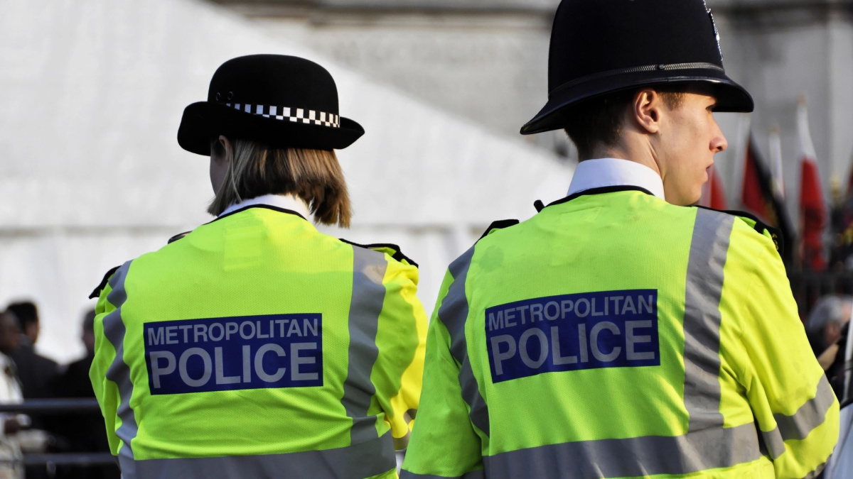 Polițist londonez, concediat în urma unui incident cu o româncă