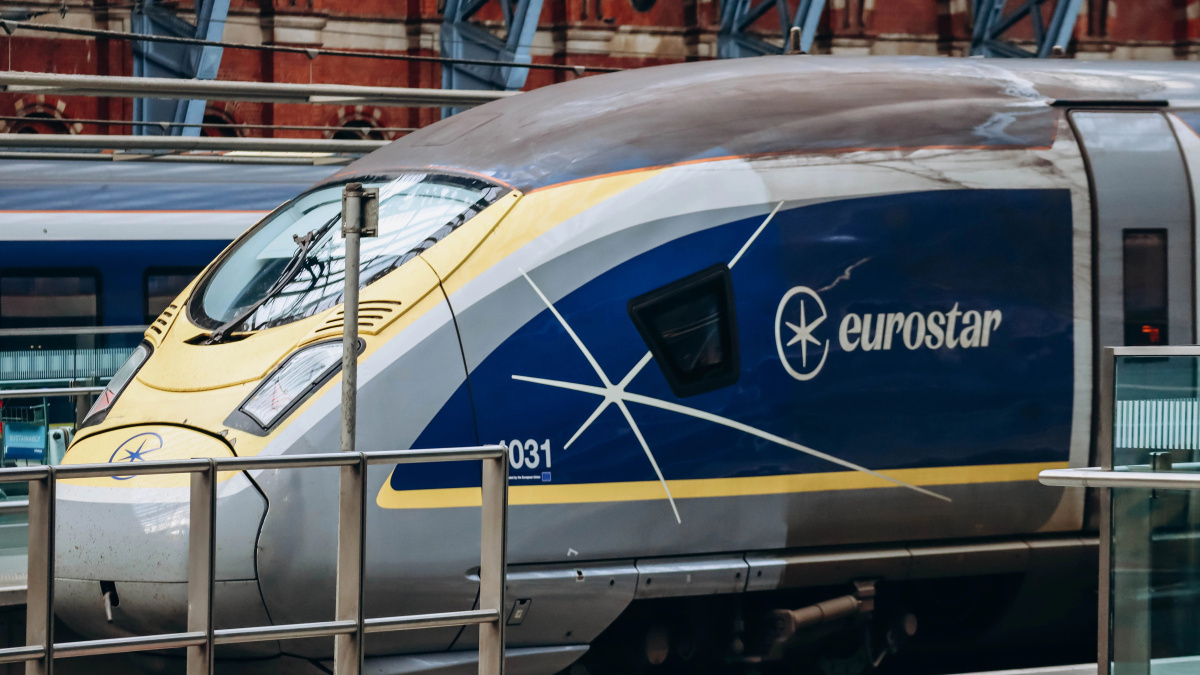 Tren deraiat în sudul Londrei acum