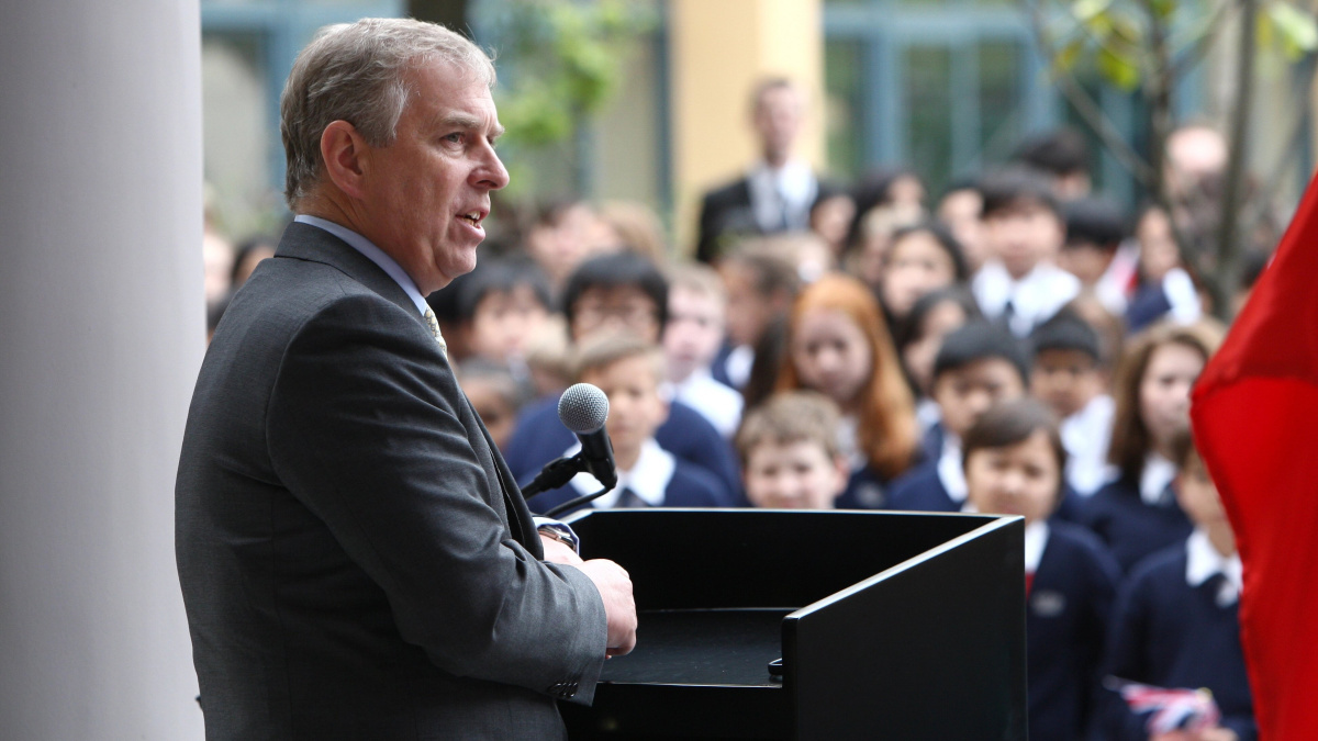 Epstein „a dus un model român la cină cu Andrew la Palatul Buckingham”