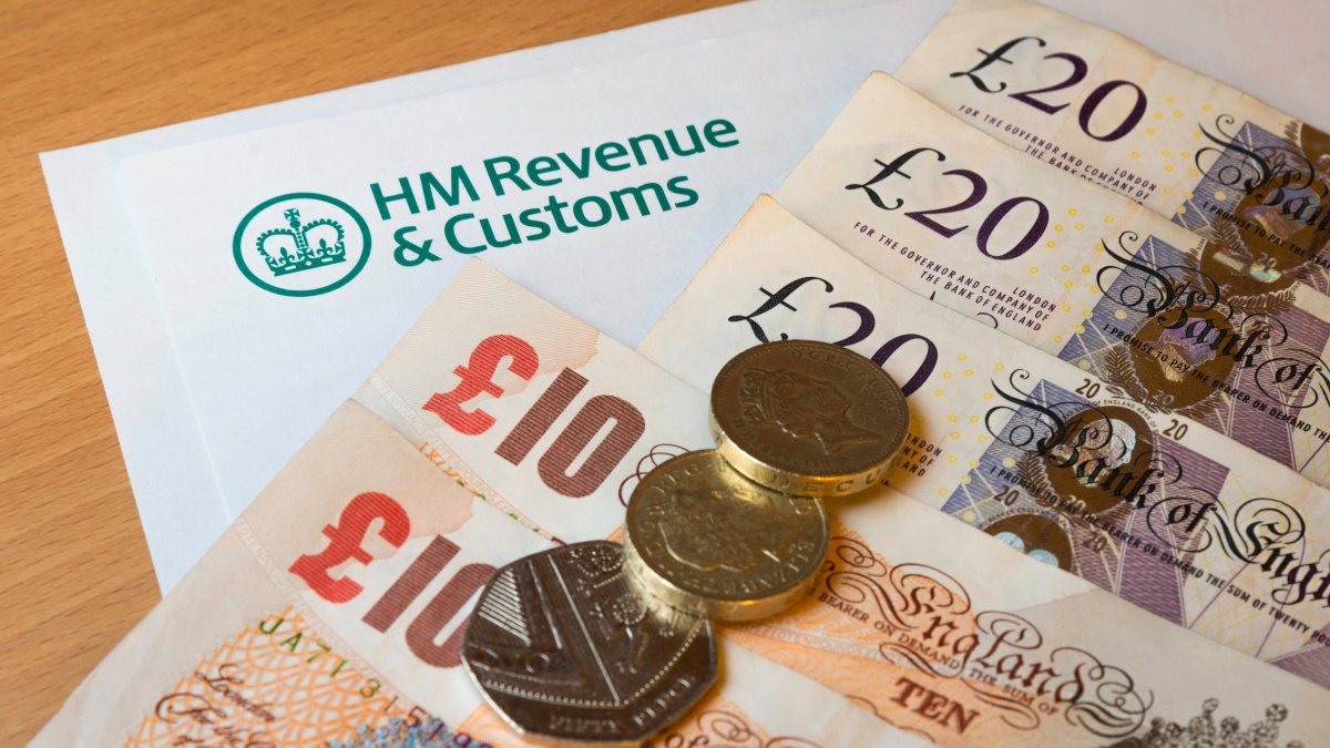 Facturile la energie vor scădea cu 117 lire pe an în UK