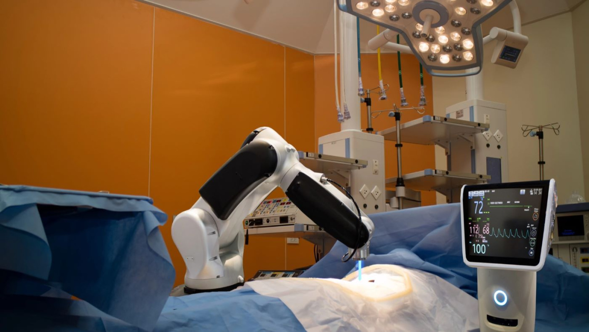 UK: Pacient cu cancer, operat la mii de km distanță! Cum a fost posibil?