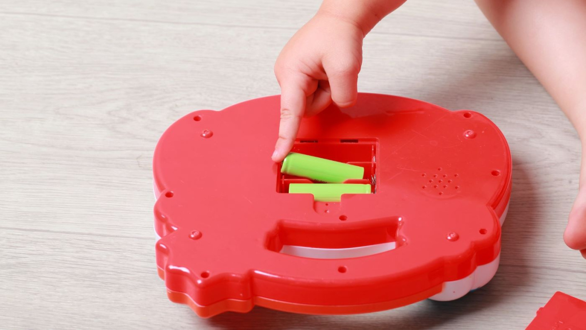 UK: A scăpat de jucăriile copiilor și s-a trezit cu amendă 