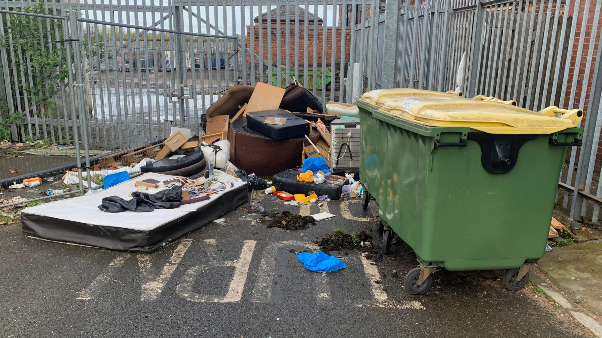 Noi sancțiuni pentru aruncarea ilegală a deșeurilor în UK