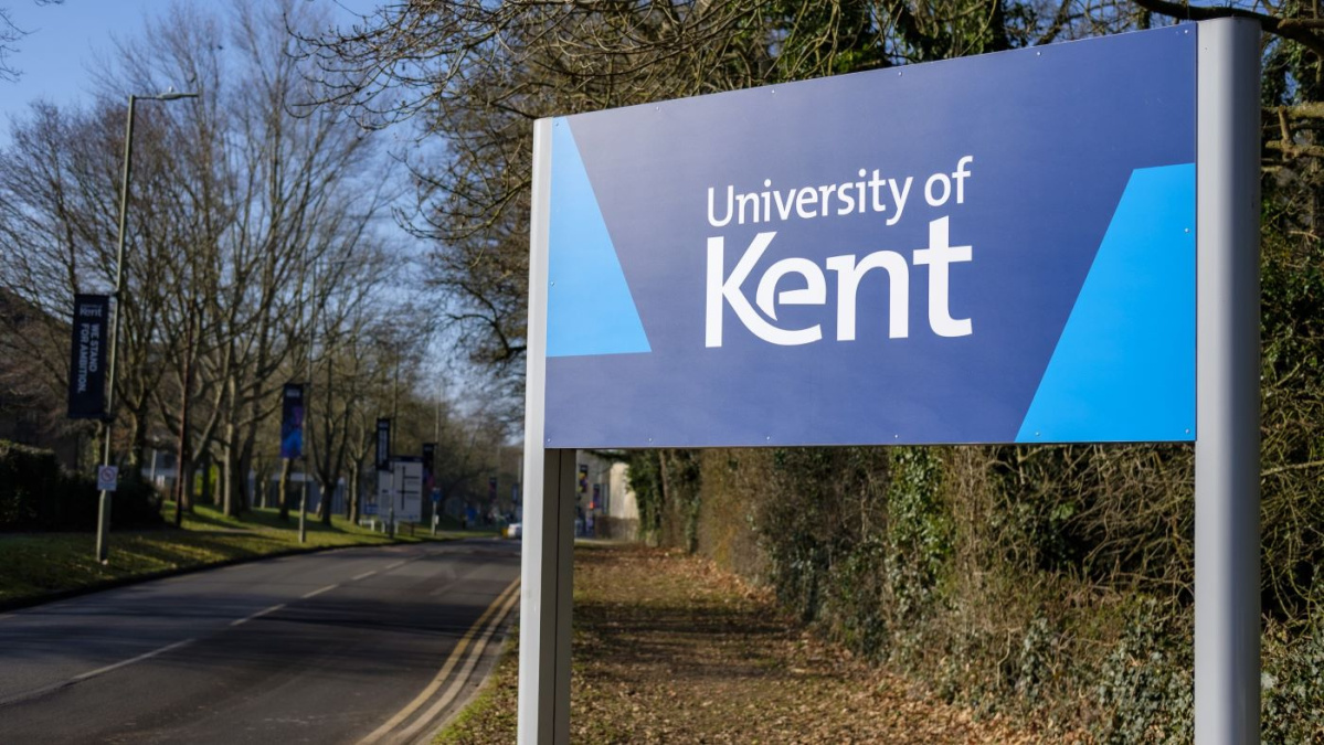 Din ce cauză ar fi izbucnit epidemia de meningită din Anglia?