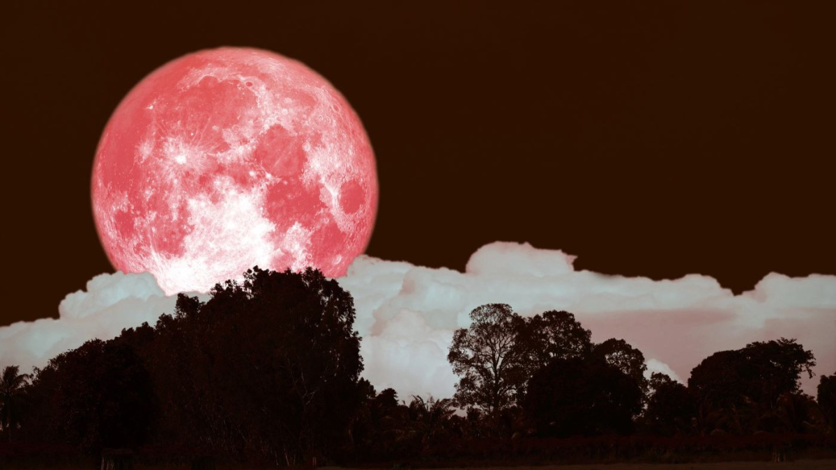 Fenomen spectaculos pe cerul UK - Luna plină Roz! 