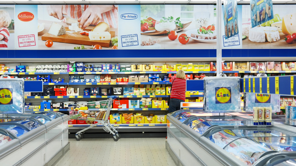 Lidl va crea aproape 2.000 de locuri de muncă în 50 locații din UK