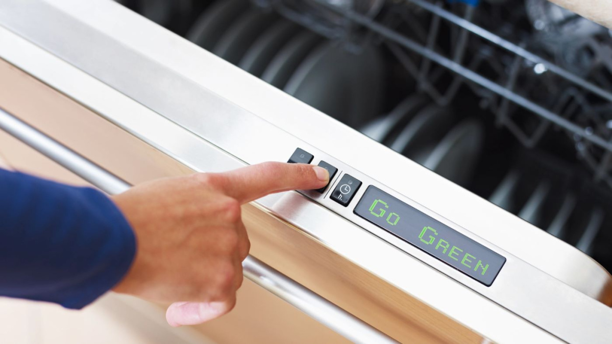 Britanicii, sfătuiți să consume mai mult curent electric în această vară