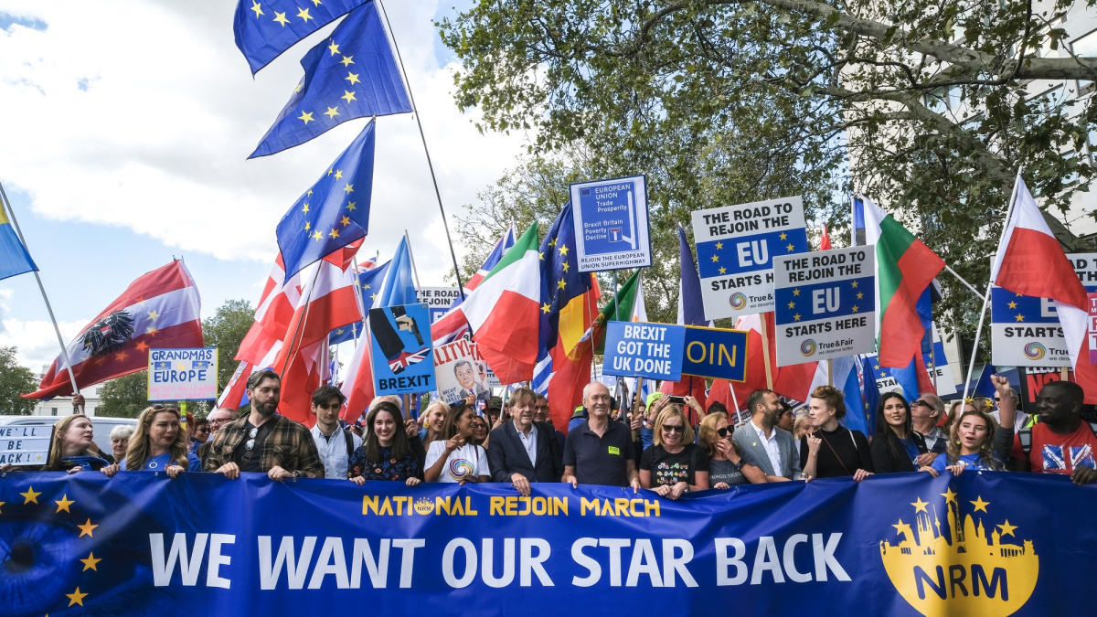 Peste 50% dintre britanici vor revenirea în UE