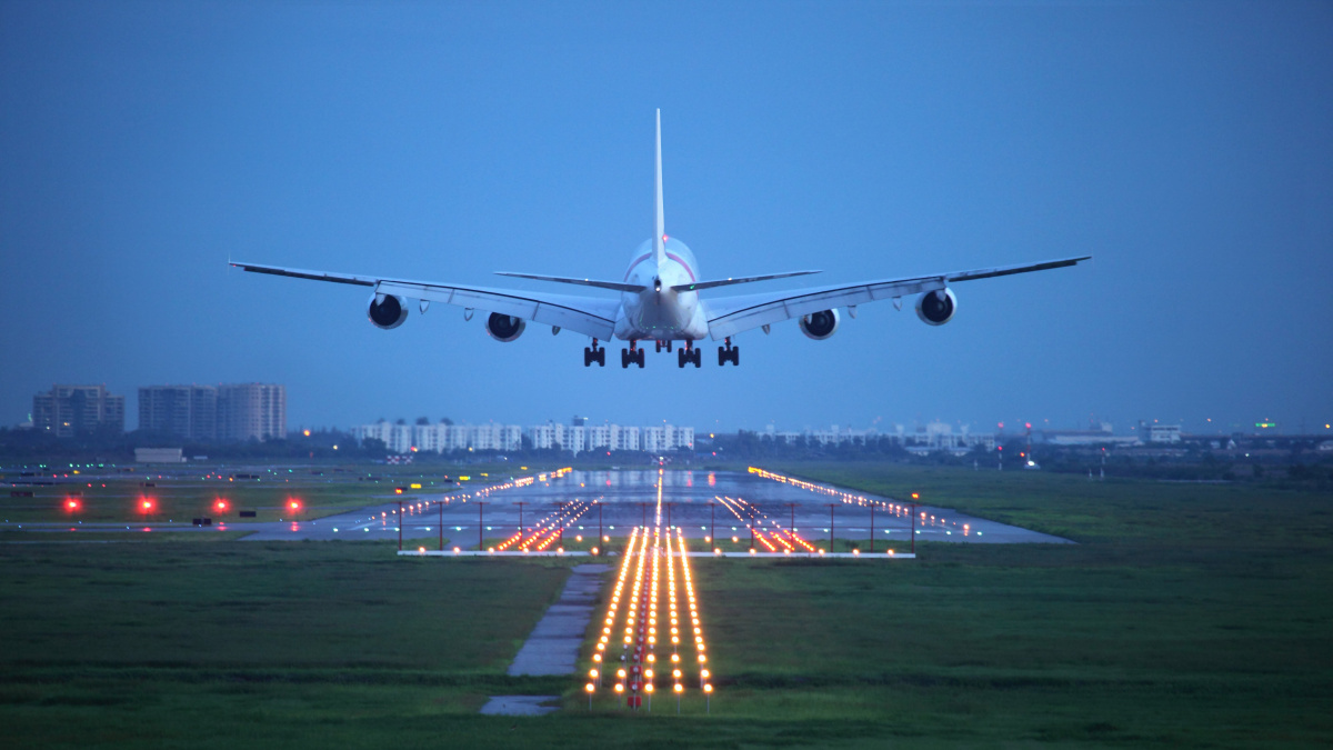Avion Turkish Airlines în flăcări la aterizare
