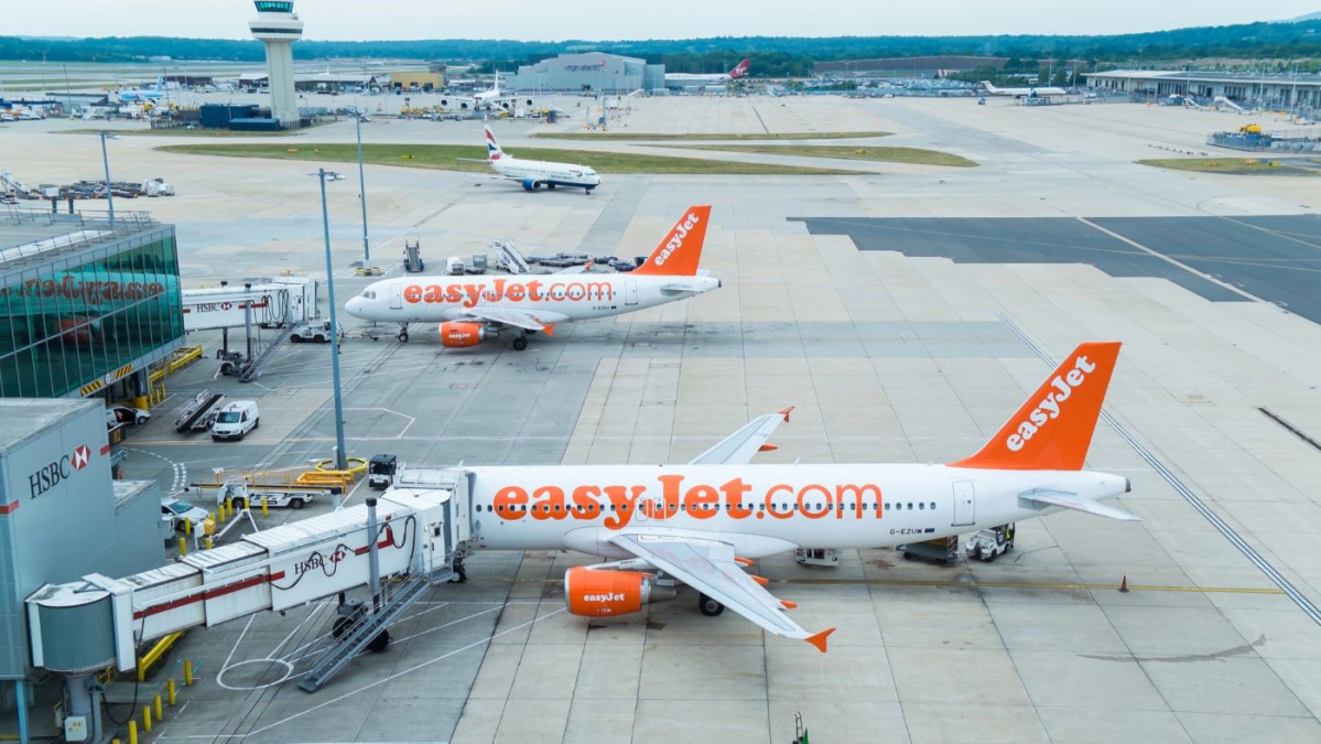 Un avion cu destinația Londra, deviat din cauza... bateriei externe!?