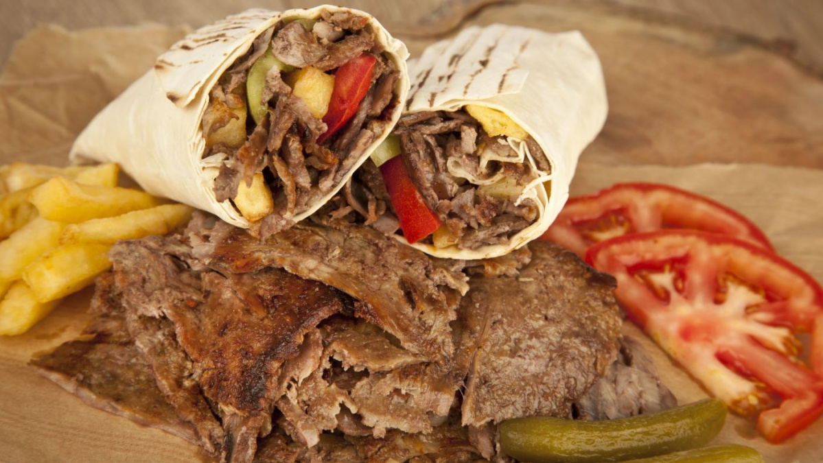 UK: Surpriza din kebap! Clienți păcăliți timp de mai mulți ani