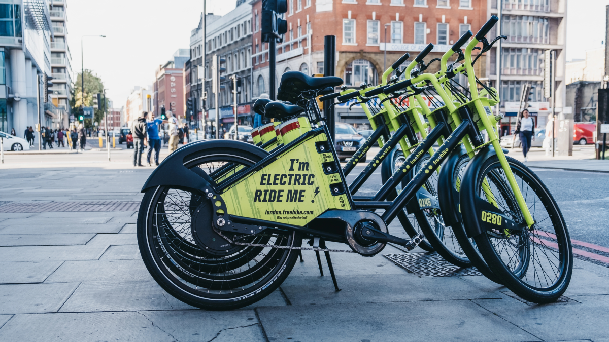 Noi reguli pentru utilizatorii de biciclete electrice din Londra