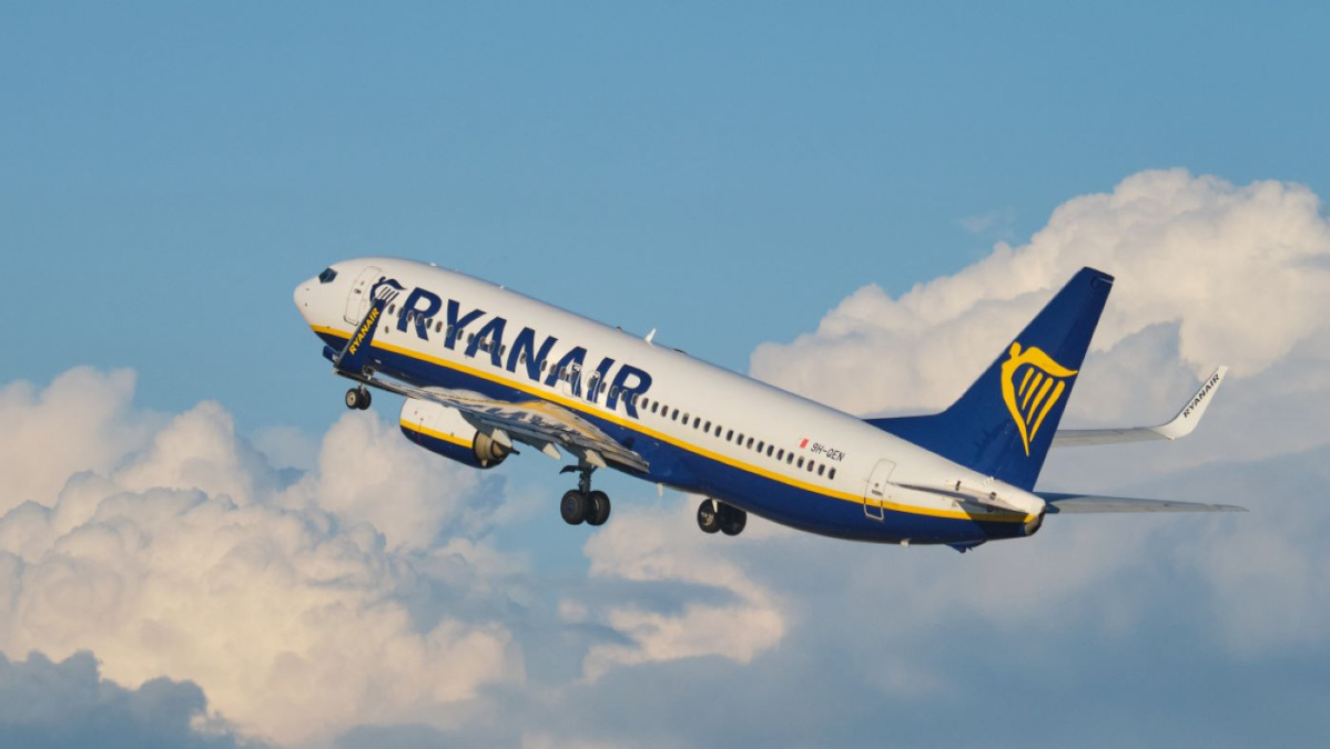 Taxa abuzivă a Ryanair, anchetată de autoritățile din Marea Britanie