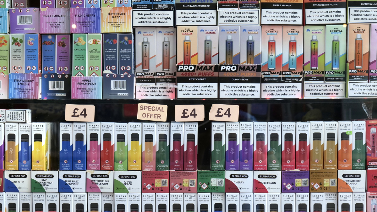 UK introduce restricții privind țigările electronice