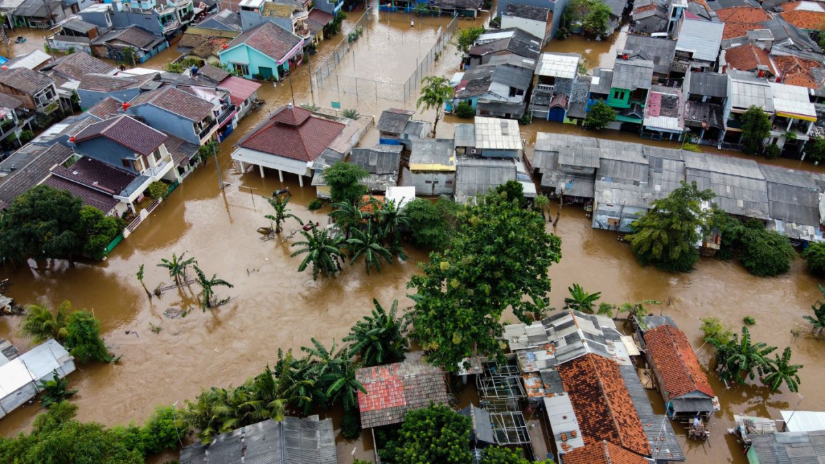 Zeci de britanici dispăruți în catastrofa de la granița Nepal cu Tibet