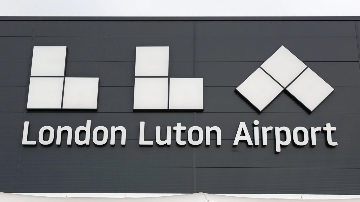 Fulger la Luton: zboruri perturbate