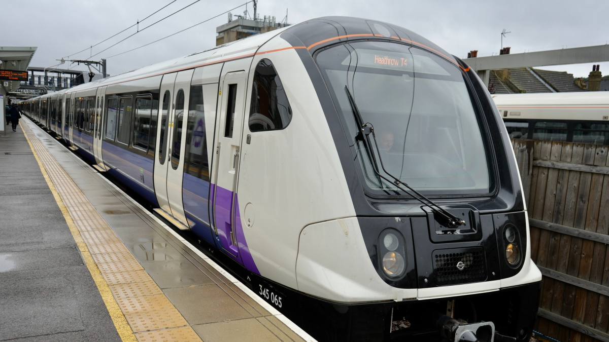 Tren direct Birmingham– Aeroportul Manchester