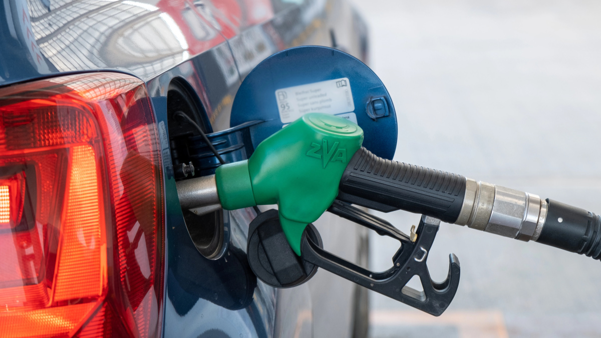 Carburanții împing inflația din UK în sus