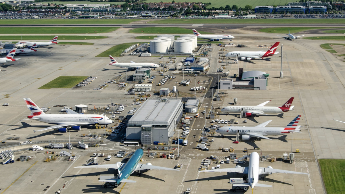 Haos pe aeroporturile din UK: mii de pasageri afectați